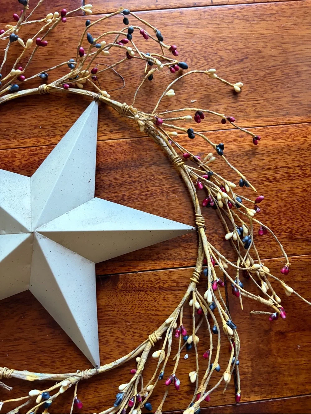 Decorative White Star Wreath with Berry Garland - Home Holiday